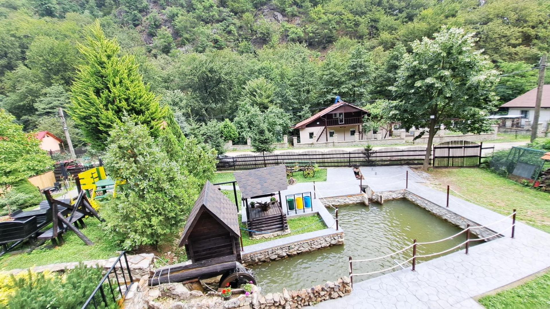 Hanul Vanatorului Gureni Екстериор снимка