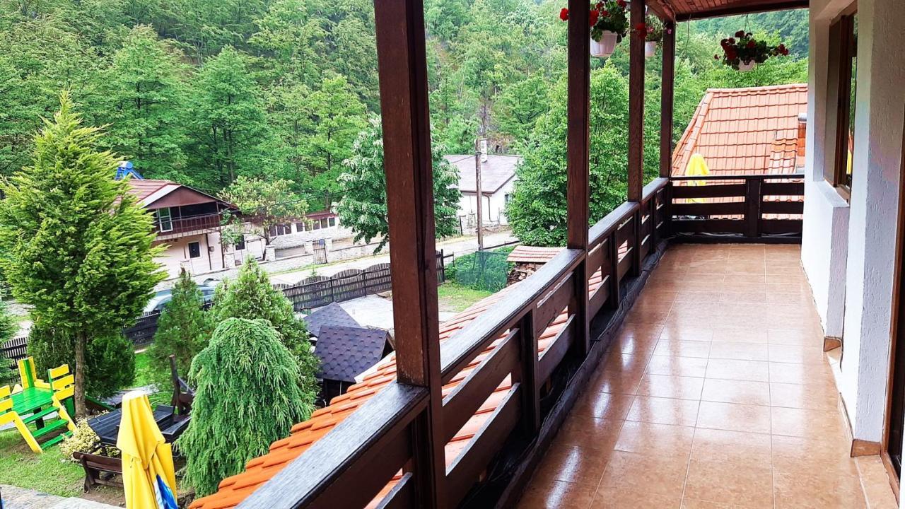 Hanul Vanatorului Gureni Екстериор снимка